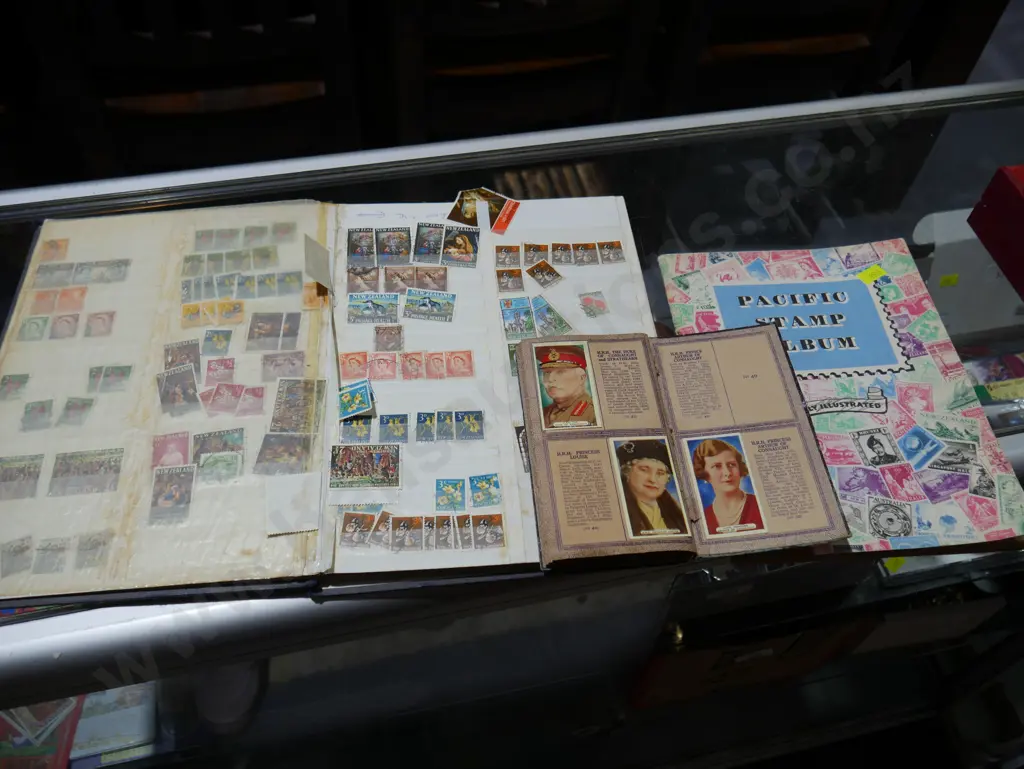3 Stamp albums Image 1++