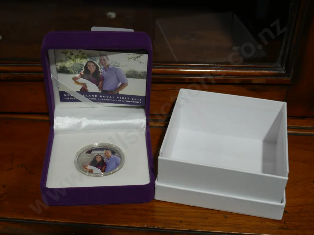 NZ 1 dollar silver Royalty coin Image 1++