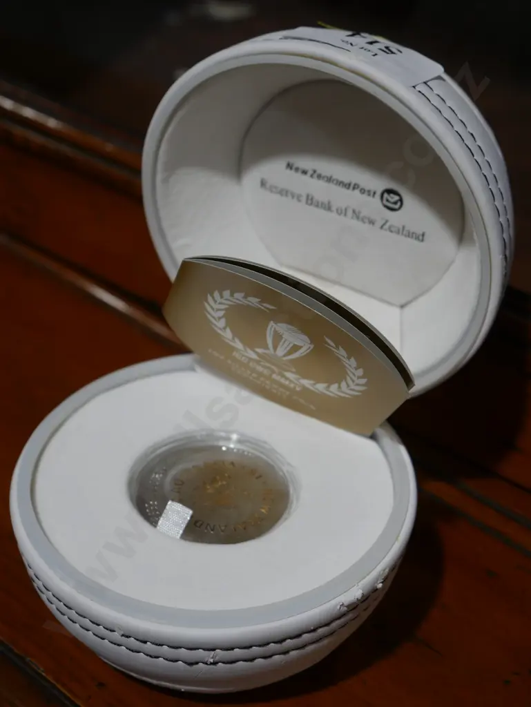 NZ 1 dollar Cricket World Cup silver coin Image 1++