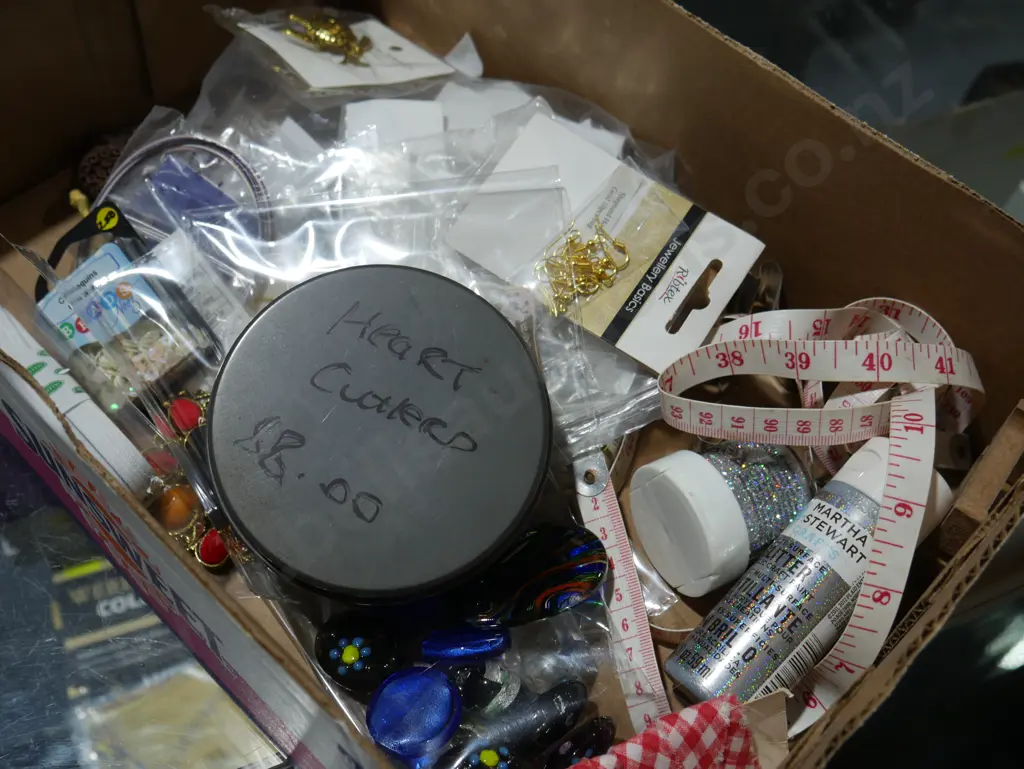 Costume jewellery, glitter etc Image 1++