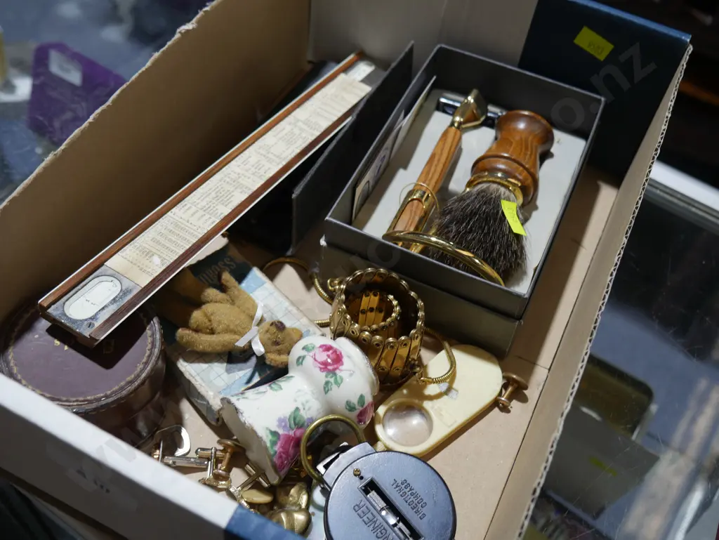 Shaving brush set, compass etc Image 1++