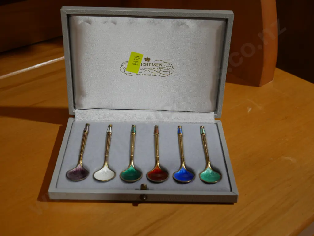 Cased set of 6 Michelson teaspoons Image 1++
