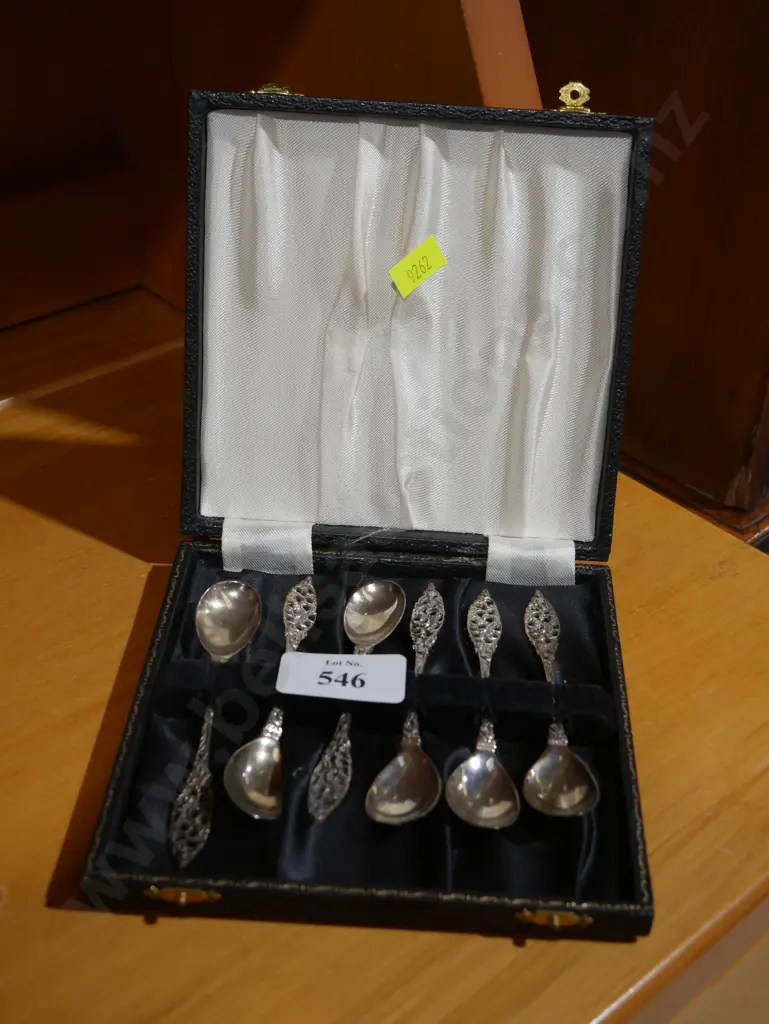 Cased set of 6 Stirling teaspoons Image 1++