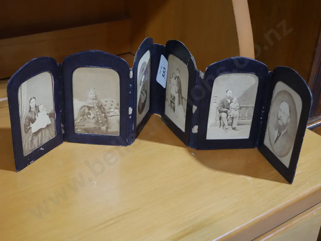 Folding photo album Image 1++