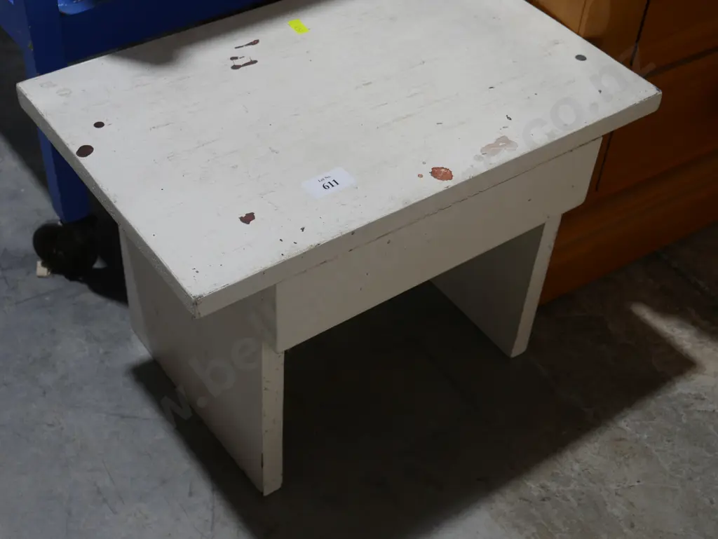 Wooden stool Image 1++