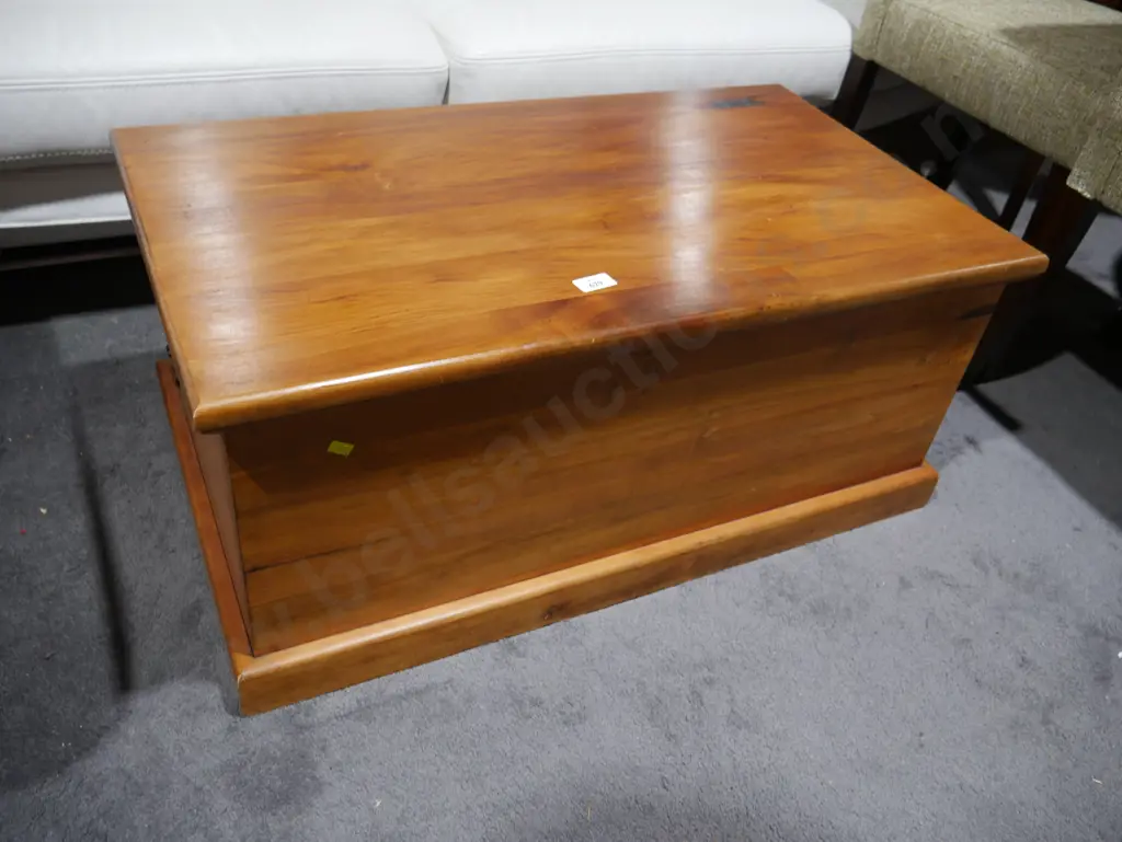 Wooden blanket box Image 1++