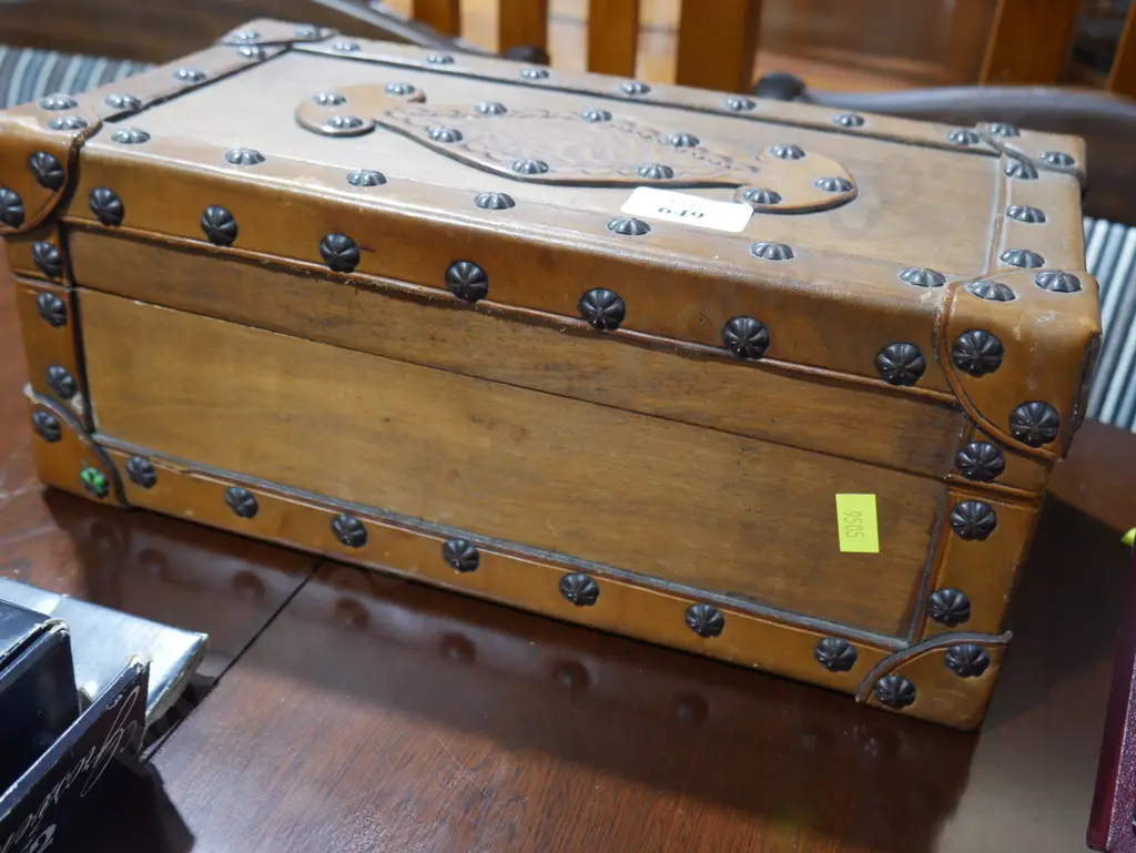 Wooden box Image 1++