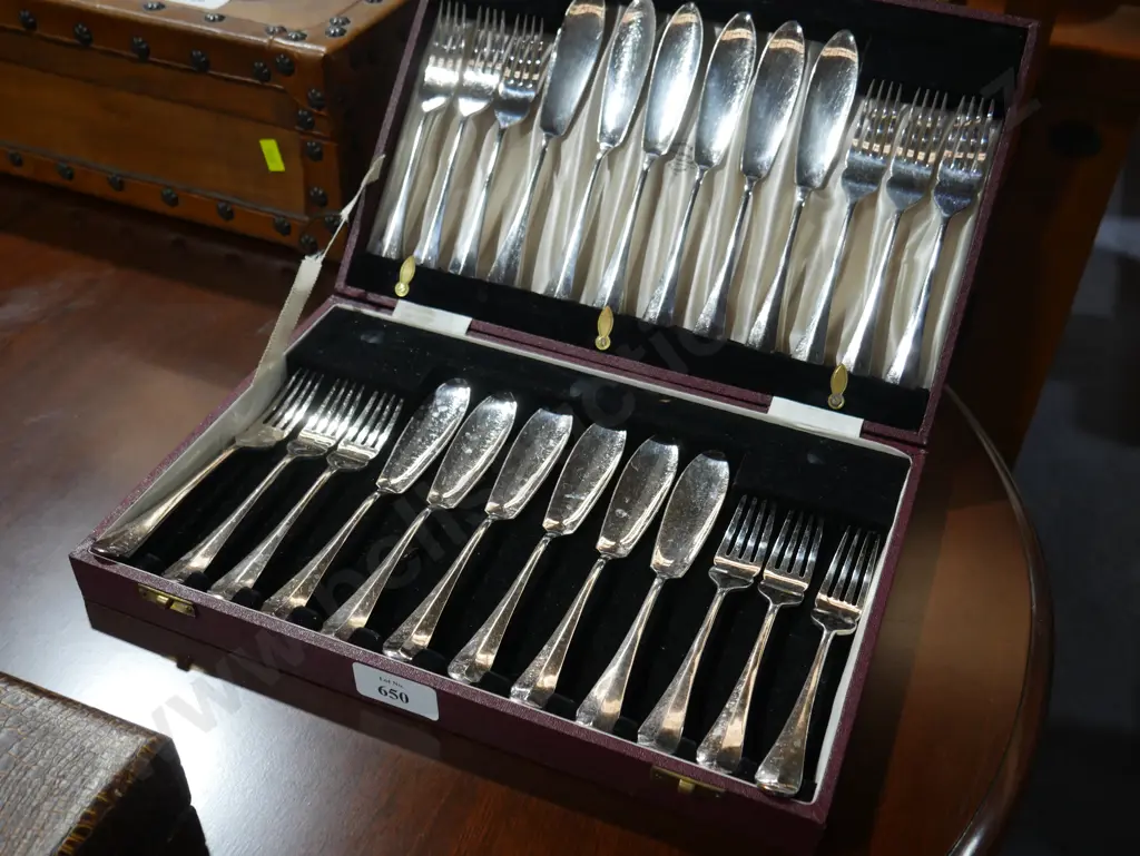 Cased 24 piece fish set Image 1++