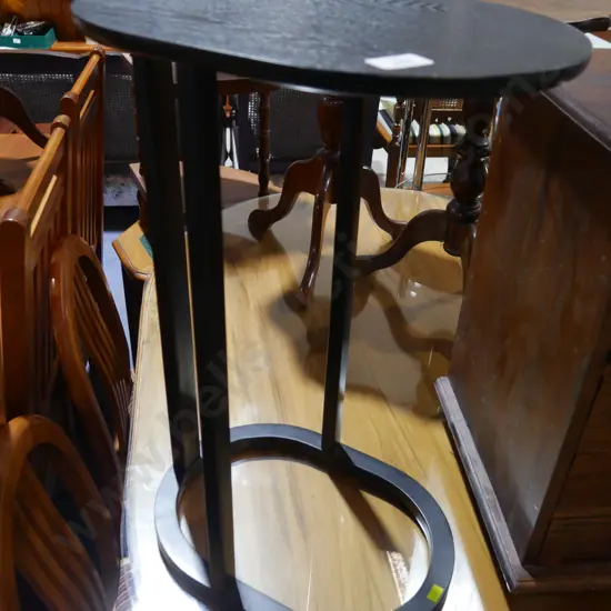 Black sidetable