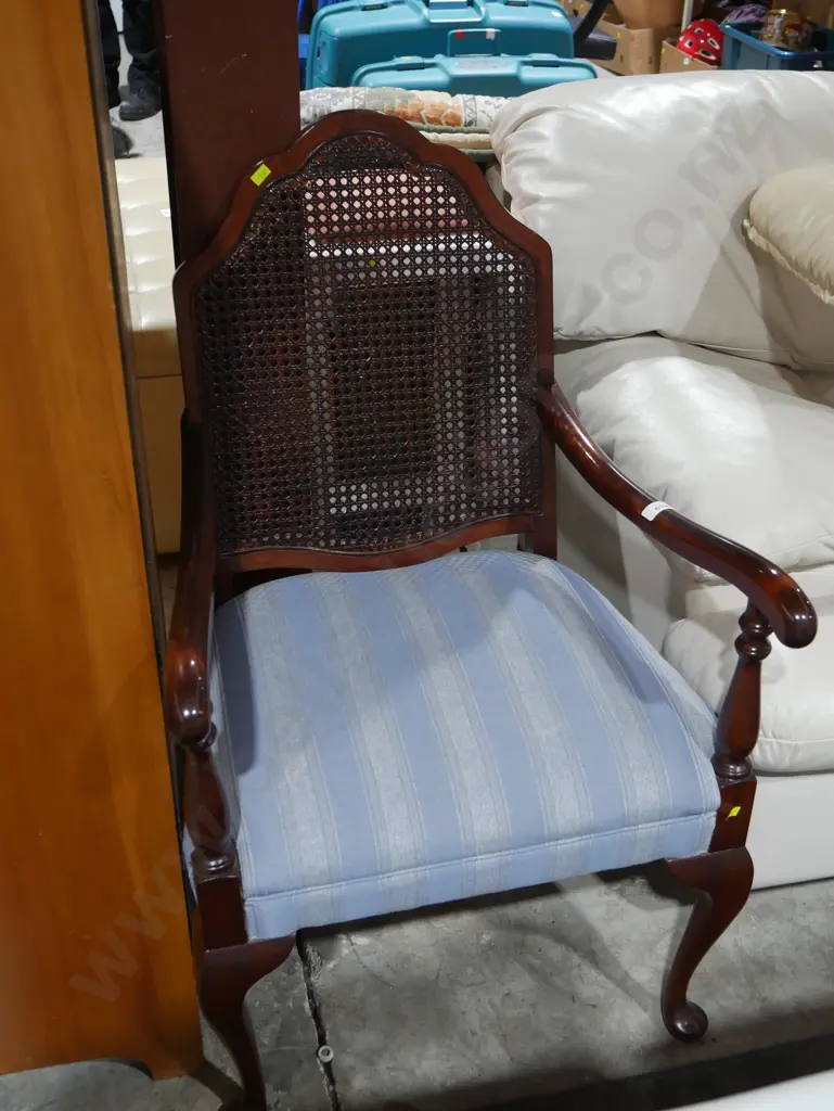 Elbow chair Image 1++