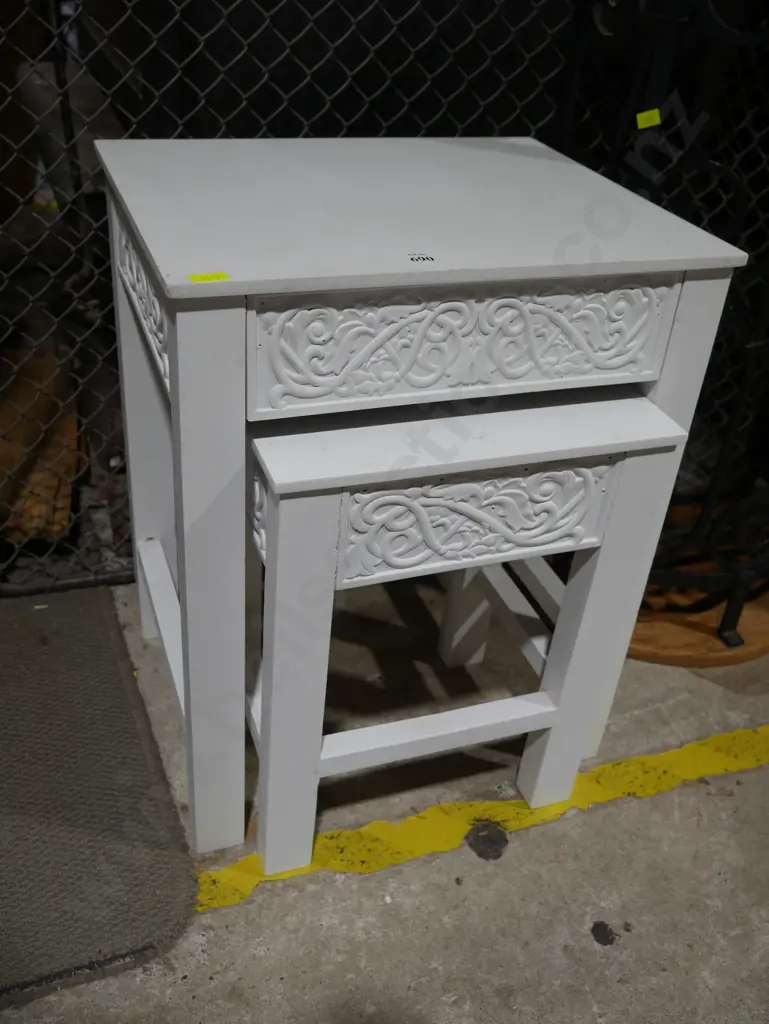 2 white painted tables Image 1++