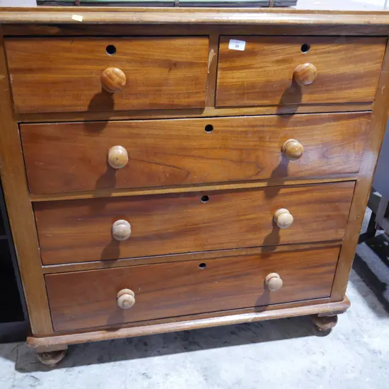 Chest of drawers