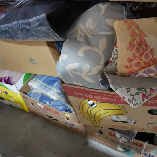 Large quantity of linen, fabric