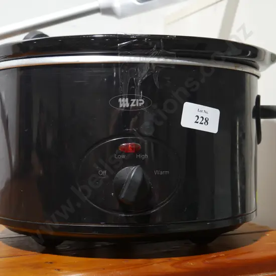 Zip slow cooker