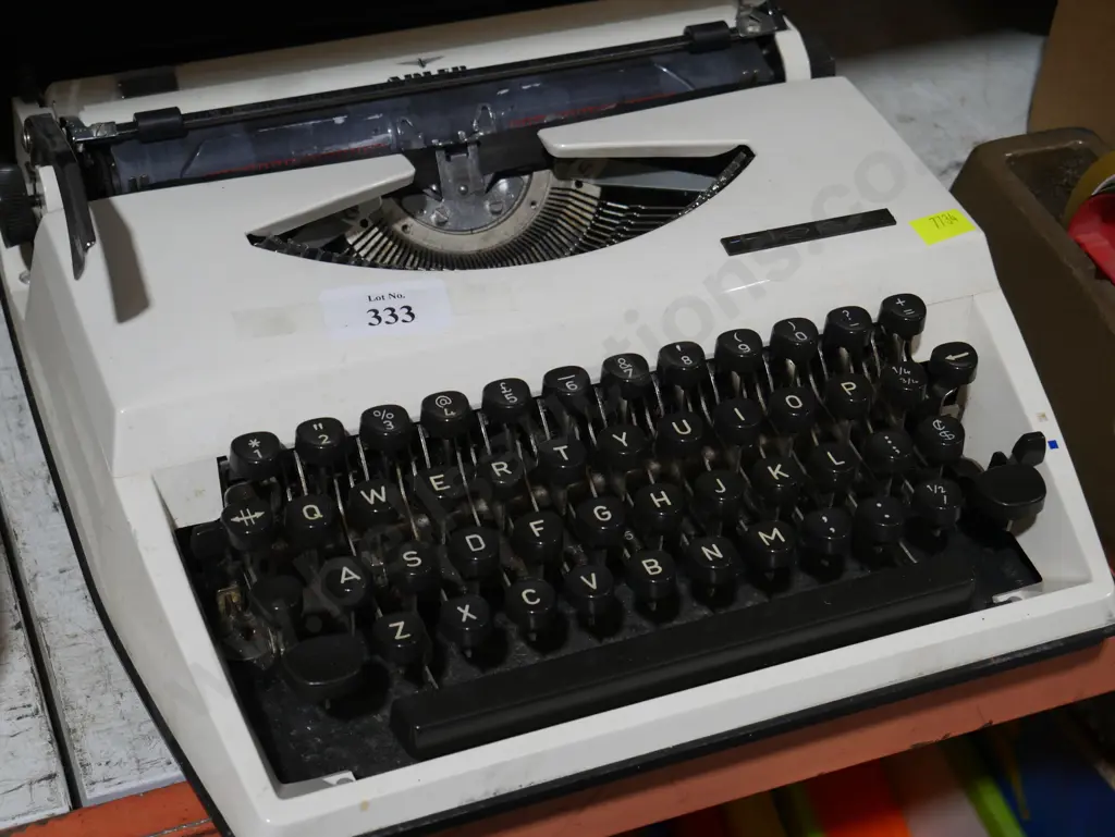 Typewriter Image 1++