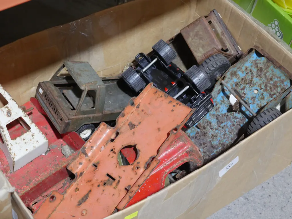 Tin toys Image 1++