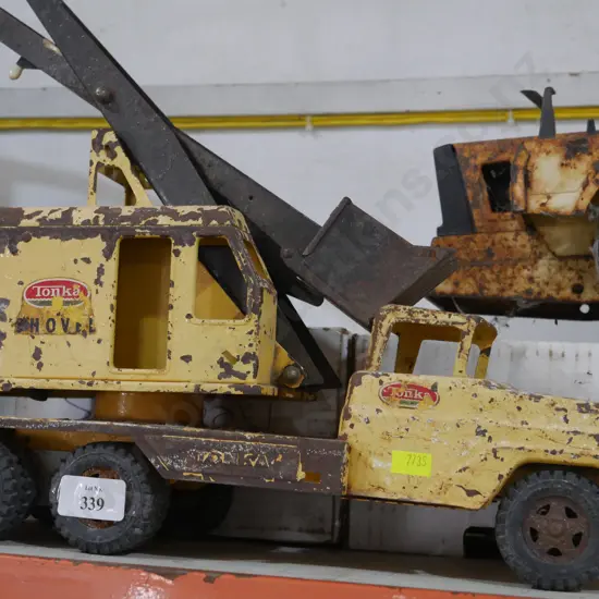 Tonka digger truck