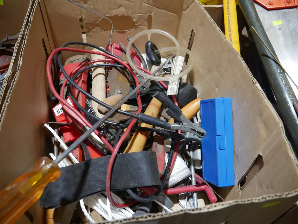 Jumper leads , pliers etc Image 1++