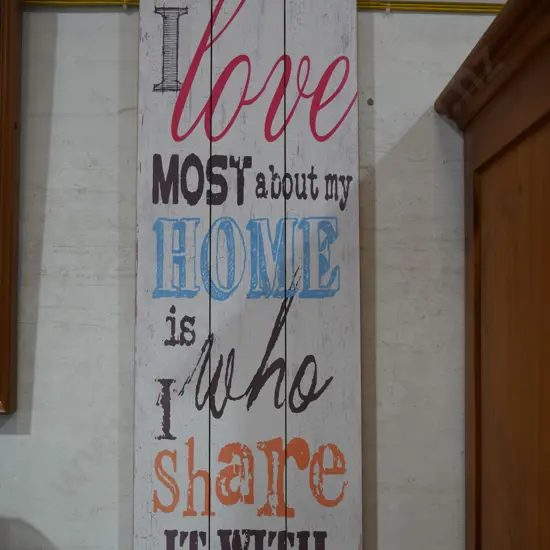 Wall hanging love sign