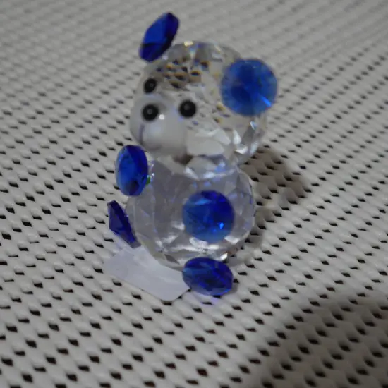 Crystal bear figure