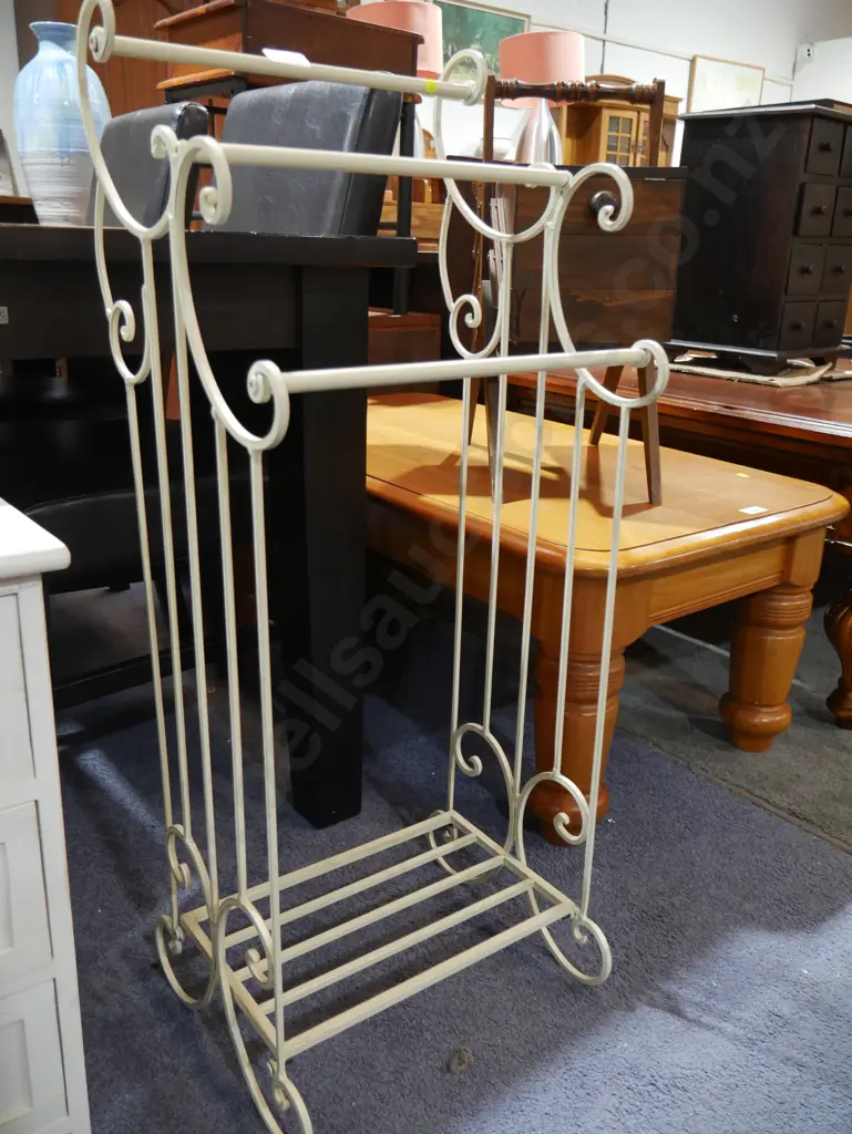 Towel rail Image 1++