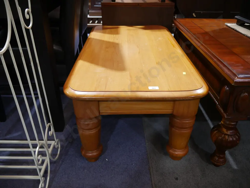 Coffee table Image 1++