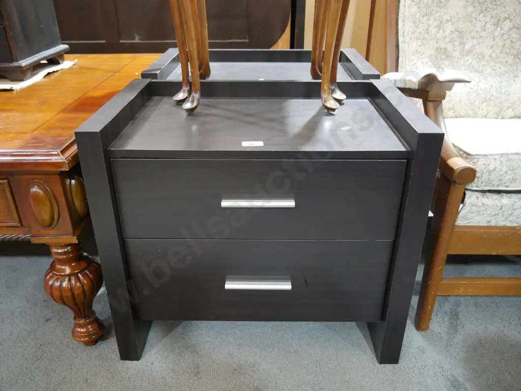 Pair of bedside cabinets Image 1++