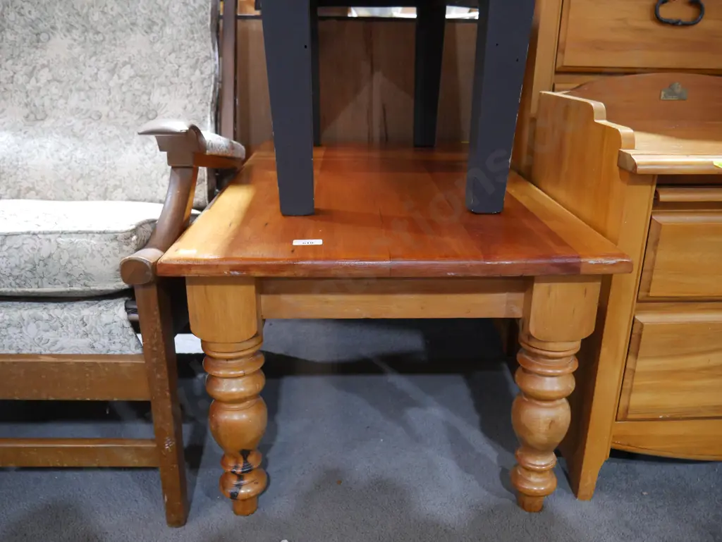 Coffee table Image 1++