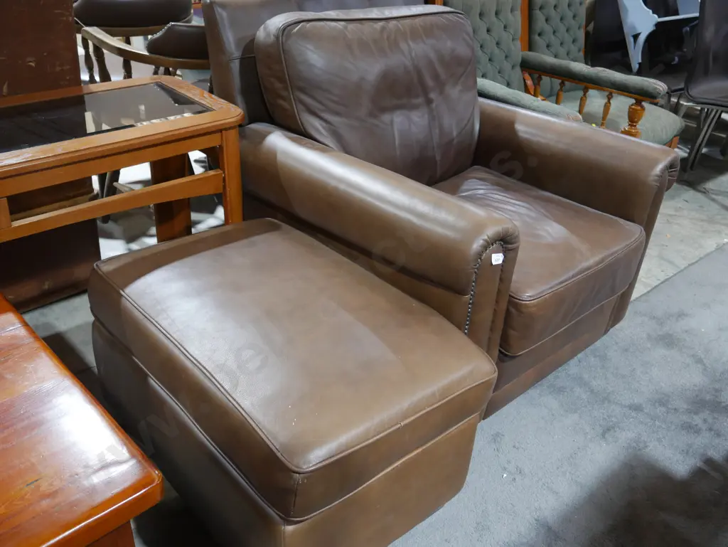 Armchair and footstool Image 1++