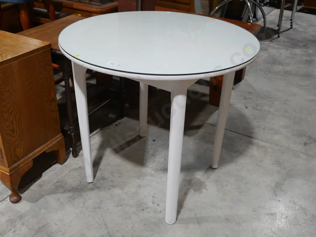 Glass topped table Image 1++