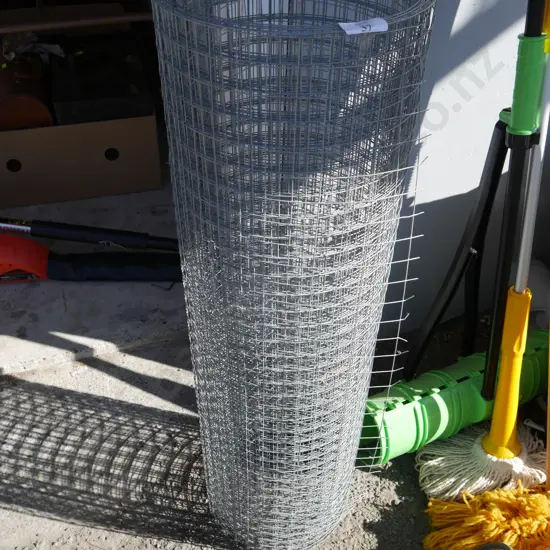 Roll of wire fencing