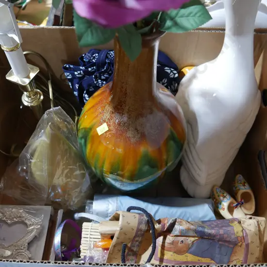 Table lamp, pottery vase etc