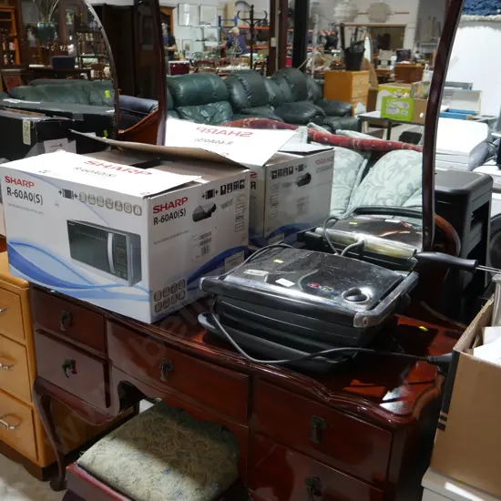 Mirror back Dutchess & stool