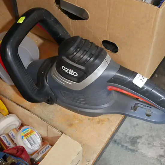 Ozito hedge trimmer