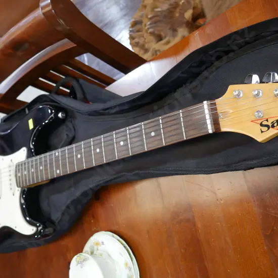 Samick electric guitar with bag