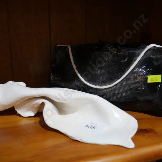 Pottery handbag and cloth