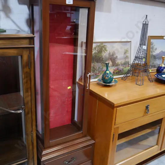 Showcase cabinet