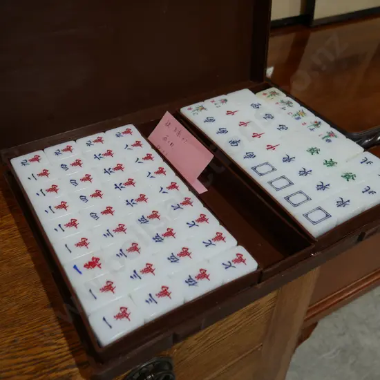 Mahjong set