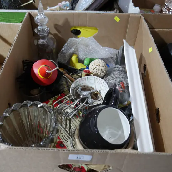 Figurines , glassware