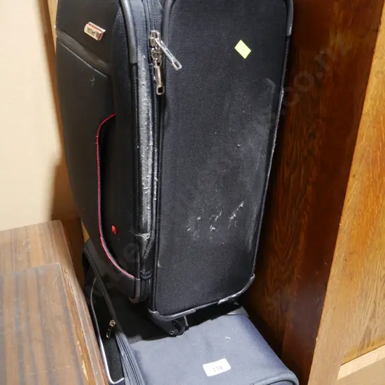 2 travel cases