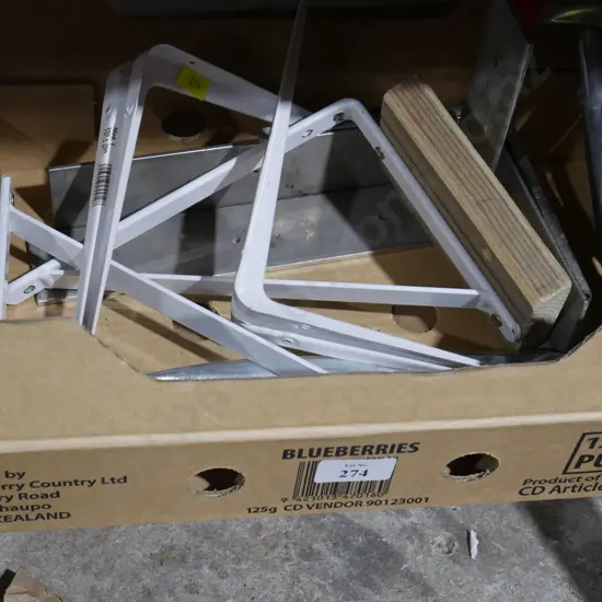 Shelves brackets