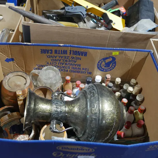 Miniature bottles , mugs