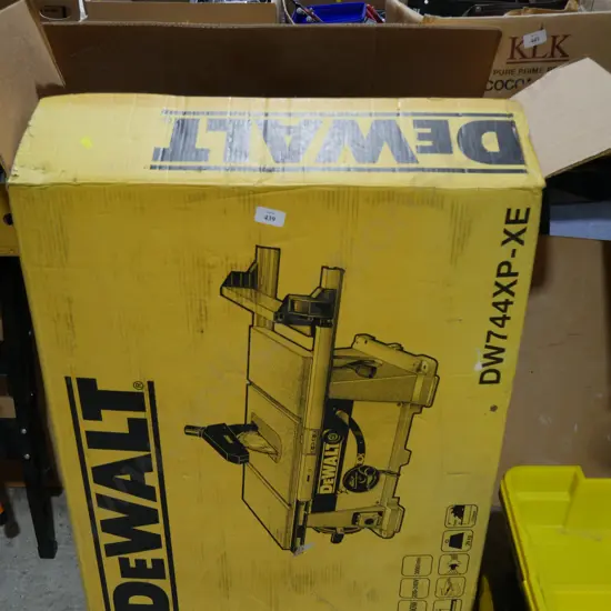 DeWalt saw bench new