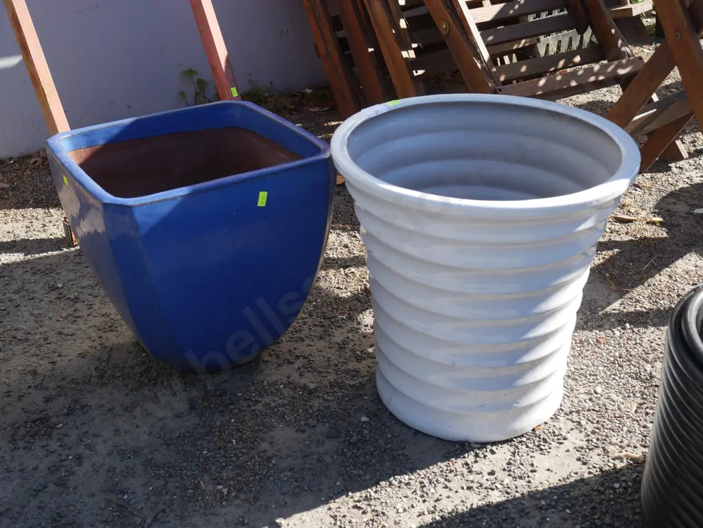 Two plant pots Image 1++