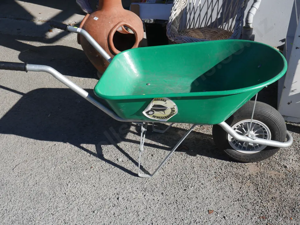 Wheelbarrow Image 1++