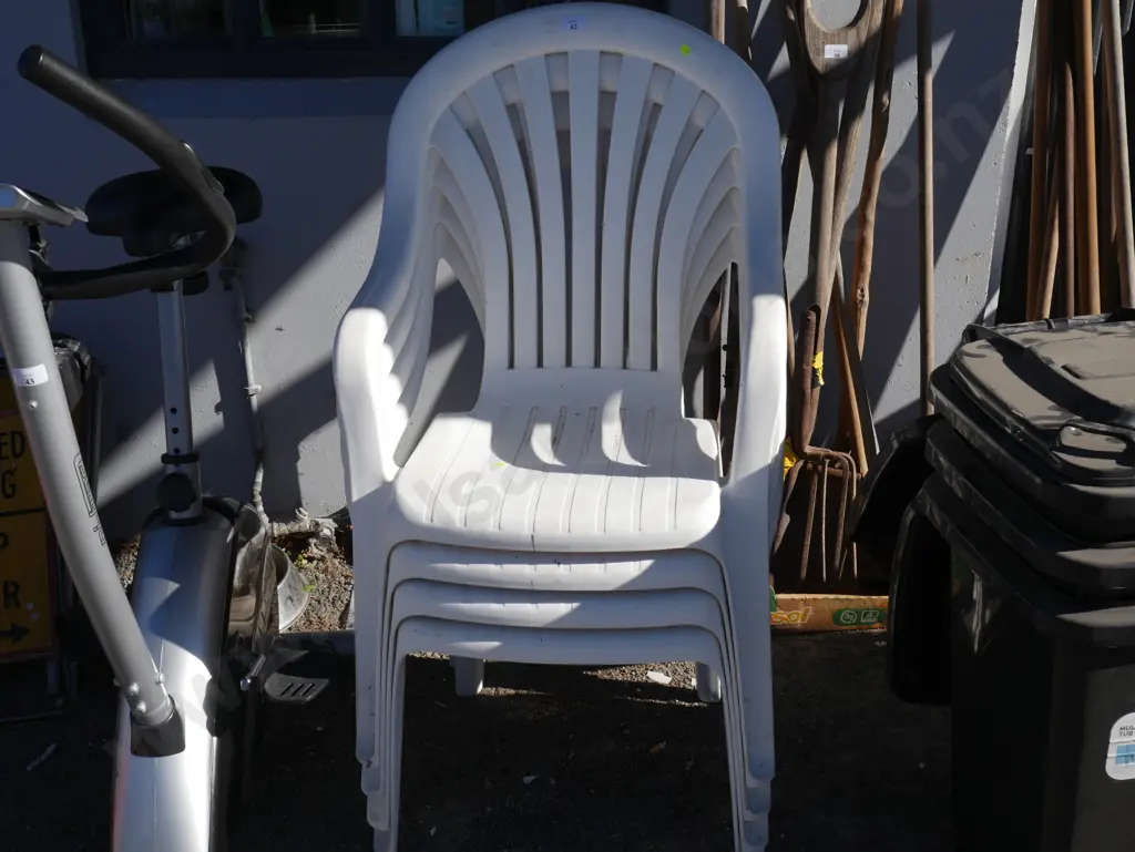 4 PVC chairs Image 1++