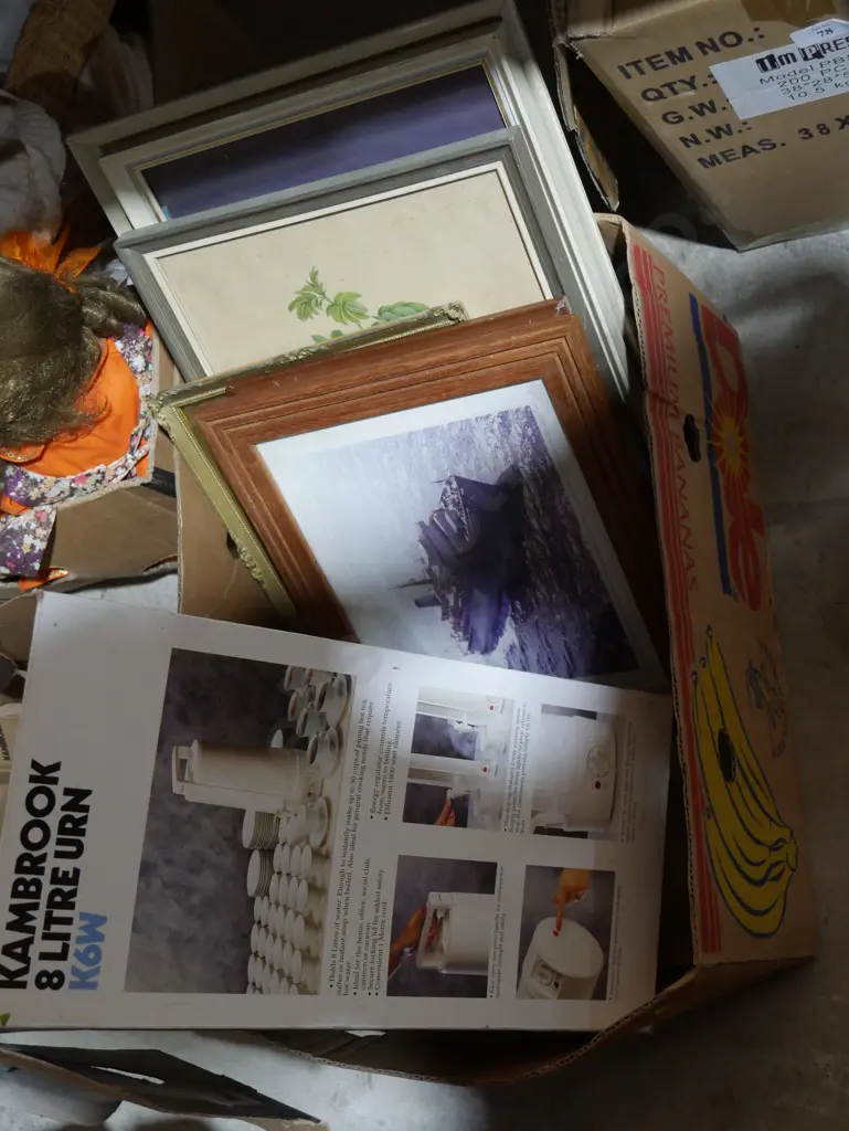 Assorted art and urn Image 1++