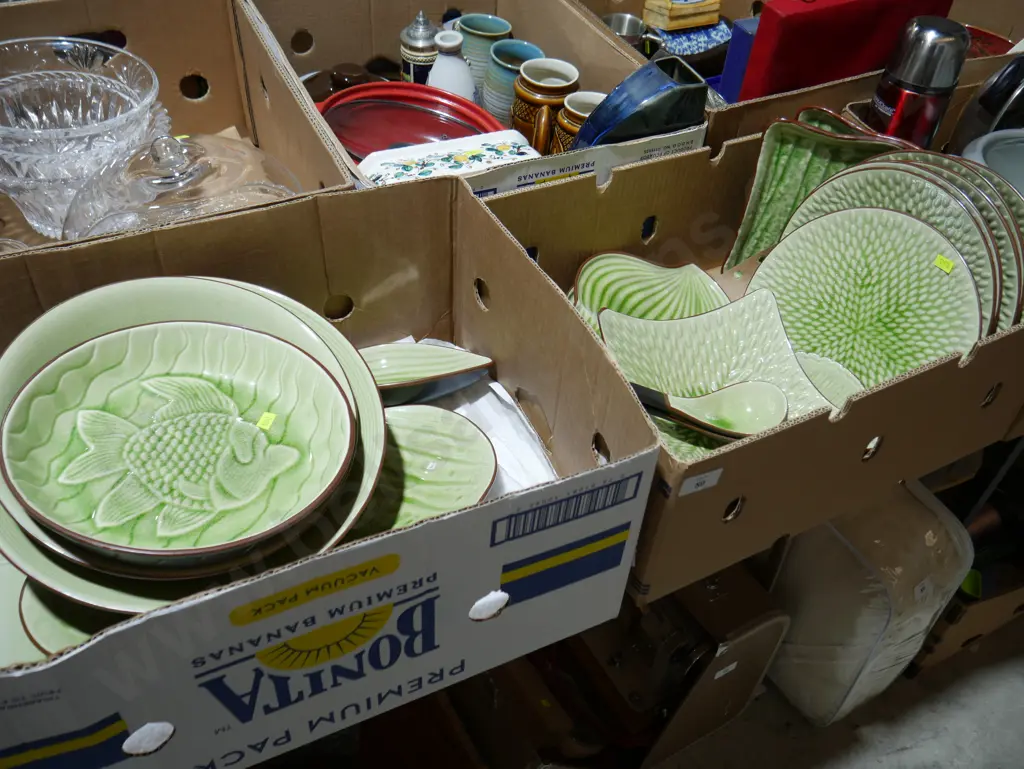 Two boxes of green dinnerware Image 1++