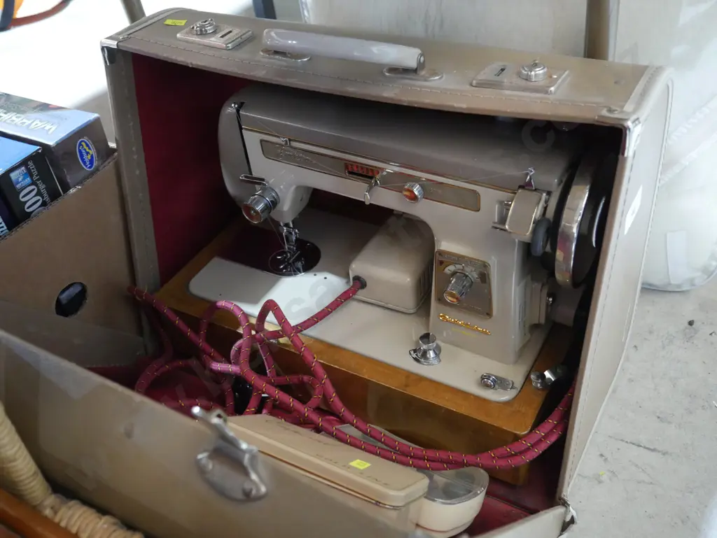 Sewing machine Image 1++
