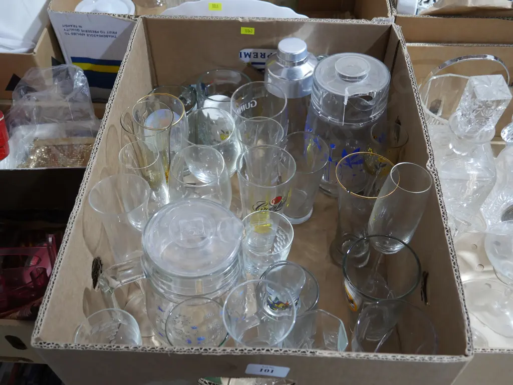 2 boxes of glassware Image 1++